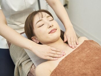 小顔痩身ルームの写真/【モニター募集中！】究極のバストアップ☆オールハンドの信頼の技術で、初めての方でもお気軽に◎