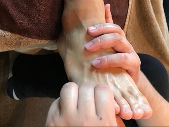 桜琴鍼灸治療院 赤坂店の写真/鍼灸×足つぼ×経絡マッサージで原因のピンポイントにアプローチ◎慢性的な腰の辛さ・怠さを改善♪