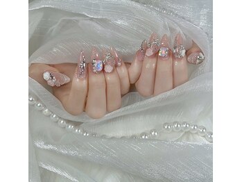 キンネイルサロン(KING NAIL SALON)の写真/豊富なパーツとデザインでなりたい指先に♪季節感やトレンドを取り入れたデザインも多数！