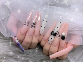 痛ネイル ドット イニシャル