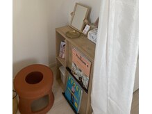 サロン ヒナイチ(Salon_hinaichi)の雰囲気（黄土椅子のため、自然殺菌作用で衛生的に使っていただけます！）