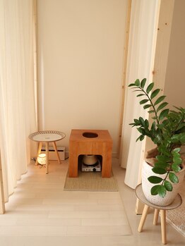 アナイス(Anais)/よもぎ蒸し専用天然木の椅子