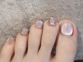 人気のキラキラフットネイル