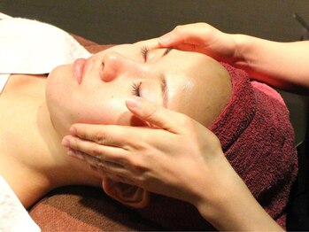 サロンドキャリーの写真/【フォト美顔】紫外線や乾燥で受けたのダメ-ジに潤い+透明感ハリを与えツヤ肌に90分¥8800【シワ/シミケア】