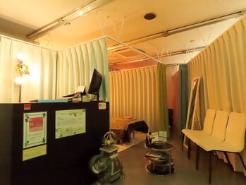 アジアンリフレ/エレベーターからの店内