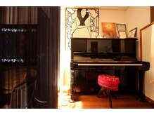 ボディヒーリング 楽/廊下にピアノ