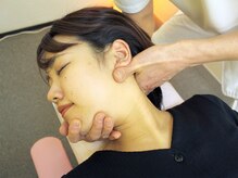林カイロプラクティック院/気持ち良い～♪首のストレッチ