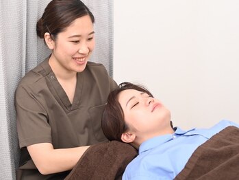 まろん鍼灸接骨院 立川店の写真/デスクワークや立ち仕事で首肩がつらいという方に♪猫背反り腰など根本から改善することで美姿勢を叶える！