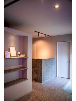ツキエンザイムスパ(tsuki enzymespa)/グレー基調の落ち着いた店内