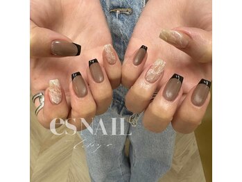 エスネイル 新宿西口店(es NAIL)/黒フレンチ×ニュアンス