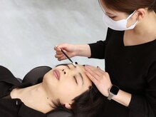 顔の黄金比をもとに似合わせ眉をご提案します。