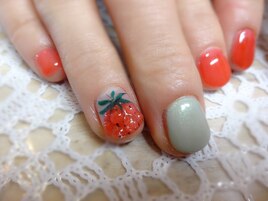 ぷっくりイチゴネイル