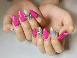 ギャル感が可愛いピンクネイル