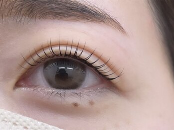 ネイルアンドアイラッシュ バイ ポジャ(NAIL&EYELASH by Poja)の写真/まつげを上げてお目元の印象UP★エクステやパーマ等,幅広いメニューでパッチリeyeが叶う♪メイクの時短も◎