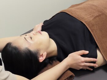 東京肩こりの写真/辛い肩首コリにお悩みの方必見！Re.ra.ku監修の肩甲骨はがし（筋膜リリース）で可動域を広げ正しい姿勢に◎