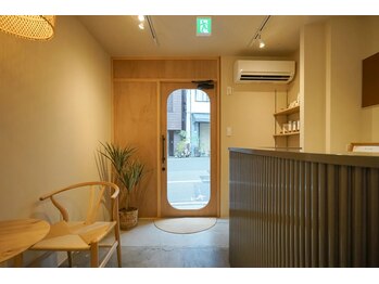 エラ(Ela)/トーンアップで笑顔に