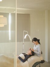 理想の目元を叶える丁寧なアイ施術