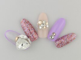 キラキラビジューネイル