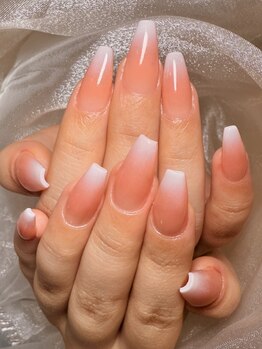 ネイルサロン マーノ(nail salon mano)の写真/お客様の手や爪のクセを見て、ひとりひとりに最適な施術をご提案！ネイルがより映える美しいお手元に♪