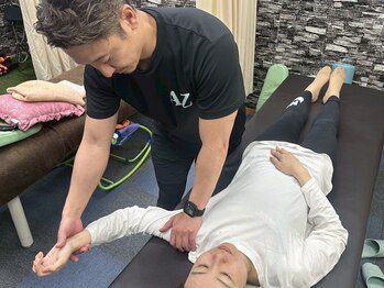 あず整体院 南森町天三/施術風景