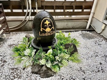 ラダシア 神田神保町店/ゆったりとした空間でリラックス