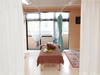 リラクゼーションサロン藤有/明るく広々としたお一人様サロン