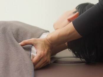 ボディック 京都烏丸店(BODiQ)の写真/肩や腰のつらさ、運動不足を感じたら…熟練の施術者が一人ひとりの悩みに寄り添い、丁寧に整えます◎