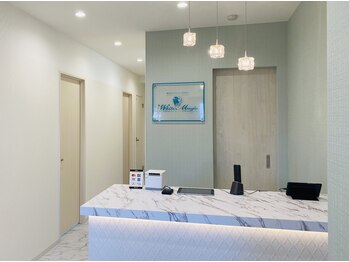 ホワイトマジック(White Magic)/受付カウンター