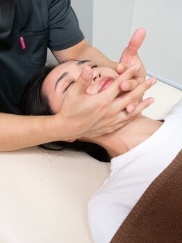 ホンマチ整体院(HOMMACHI)/施術風景【小顔矯正】