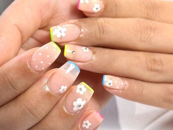 パダアット ヴァラネイル 天神南店(PADA at VALLANAIL)/スキニーフレンチ/ドット/お花柄