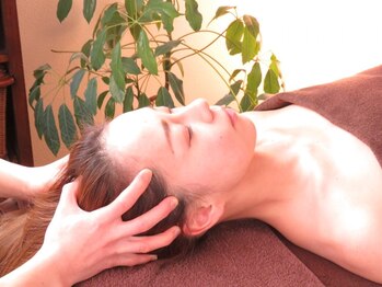 シェーン 中野店(SCHON)の写真/大人気★ヘッドスキャルプトリートメント ¥4,400～/頭のみでなく首・肩・肩甲骨周り・デコルテまでケア♪