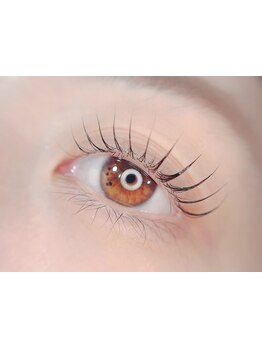 ナチュラル上品な目元にしたい