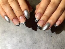 アリュメ 三重鈴鹿店(allum)/ゼブラフレンチネイル