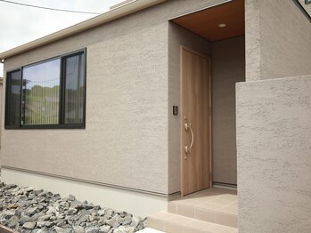 マイン(Mine)/プライベート感あるサロン入口