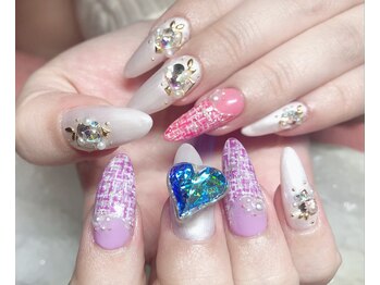 大きなハートパーツネイル