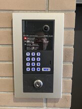 湘南台おかざき整体院/1002を押して呼出をしてください