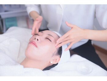 サティスサロン 浜町(satis salon)の写真/【OPEN記念】完全個室★小顔に！首肩デコルテまで流して驚きのスッキリ美小顔へ
