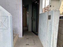 シャルムス(Charmes)/こちらの扉からお入りください