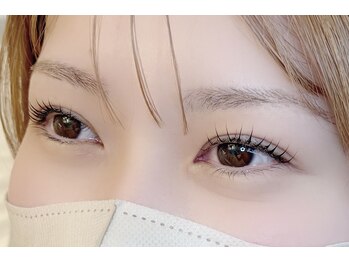 リリー(LILY)の写真/束感あるまつ毛でナチュラル可愛いを。思わず見惚れるような可愛いまつ毛で横顔美人に