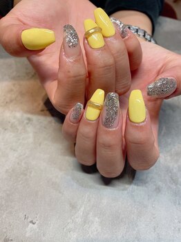 エム(em)/イエローネイル