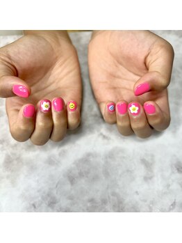 アール(R)/キッズネイル