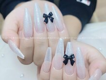 シンプルだけどおしゃれなマグネットネイル大人気◎