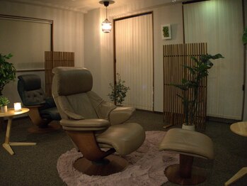 ココネル 横須賀中央本店(CoconeRu.)の写真/【横須賀にいながら深くくつろげるヘッドスパ店】静けさが「無の時間」を提供します。