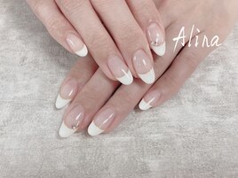 王道のフレンチネイル