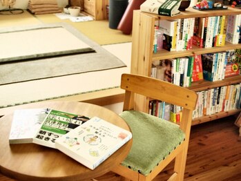 日日庵/待合にある本