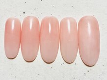 ホワイトグラデーションなどシンプルなデザインも人気です。