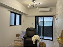 フリルナチュール 天神舞鶴店の雰囲気（ゆったりとした施術チェアで、心地よい時間をお過ごしください♪）