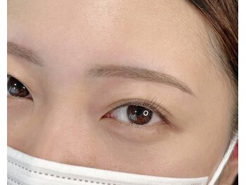 ドルフィン サロン(DOLPHIN salon)/自眉の丸さを生かしたスタイル