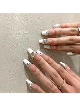 ソルミア ネイル 渋谷(Solmia nail)/ストーン白フレンチネイル