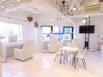 エクシアホワイトニング 江坂店/清潔感のある店内